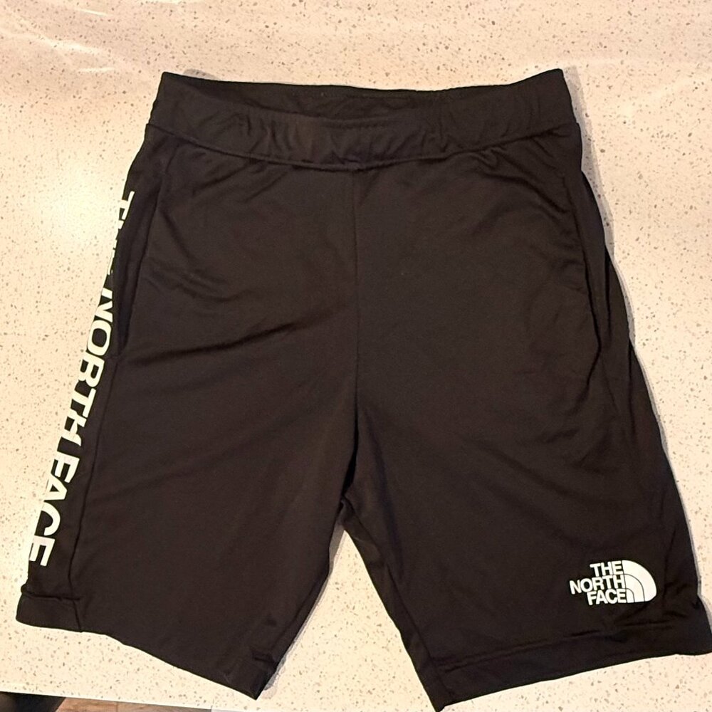 The North Face Boys' Never Stop Knit Training Shorts in black. SIZE:10-12